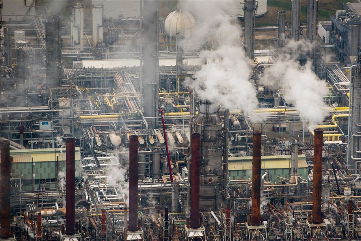 Afbeelding van Chemiebedrijven lappen regels aan hun laars: duizenden overtredingen