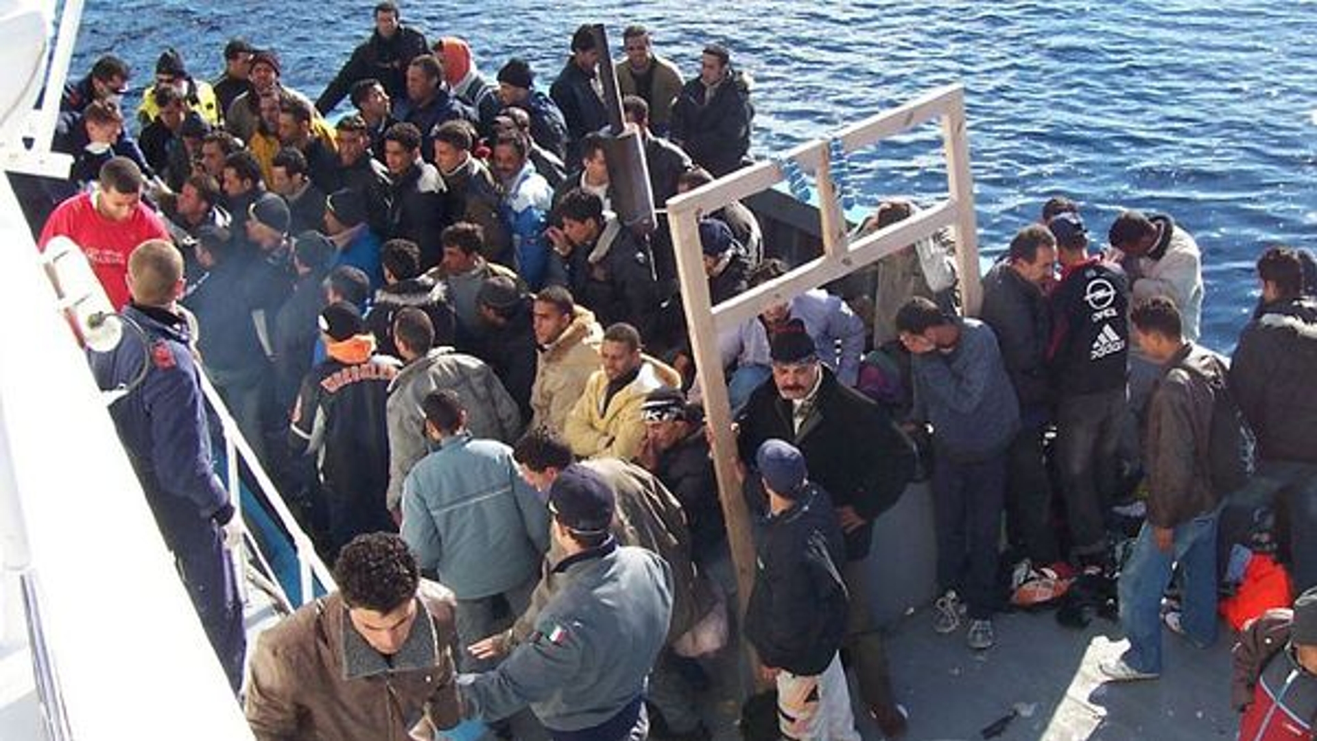 itali%c3%ab-redt-4000-bootvluchtelingen-in-2-dagen