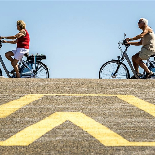 Steeds meer ernstige ongelukken met elektrische fiets: Hoe veilig is de e-bike voor ouderen?