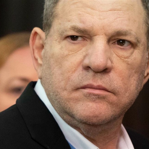 Harvey Weinstein officieel aangeklaagd voor verkrachting