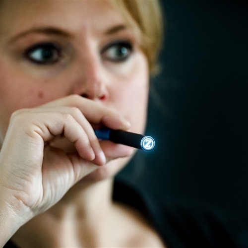 Longartsen willen totaalverbod op e-sigaret na ‘fors bloed ophoesten’
