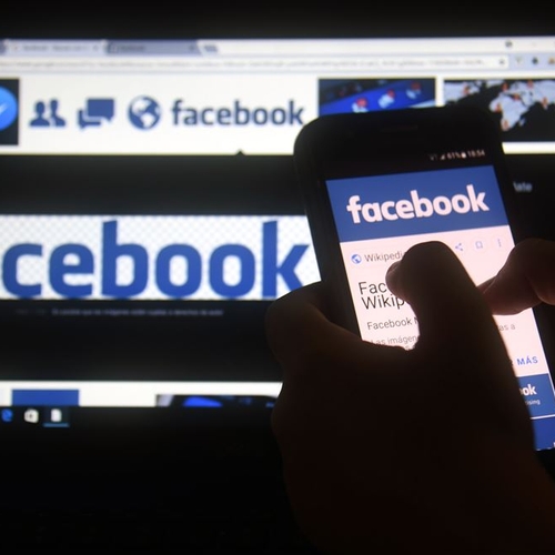 Extra: hoge Facebookbaas geconfronteerd met onderzoek naar schokkende video's op Facebook